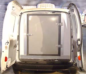 The assemblage of air-conditioner Hy-Gloo G3 version split on a VEHICULE RENAULT KANGOO equipped with a case thermally insulated