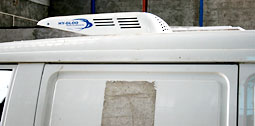 The assemblage of air-conditioner Hy-Gloo G3 version split on a VEHICULE RENAULT KANGOO equipped with a case thermally insulated