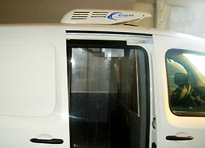 The assemblage of air-conditioner Hy-Gloo G3 version split on a VEHICULE RENAULT KANGOO equipped with a case thermally insulated