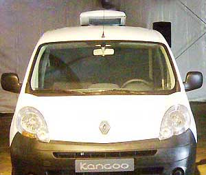 El montaje de un acondicionador de aire Hy-Gloo G3 versión split sobre un vehículo Renault Kangoo equipado con una caja isoterma